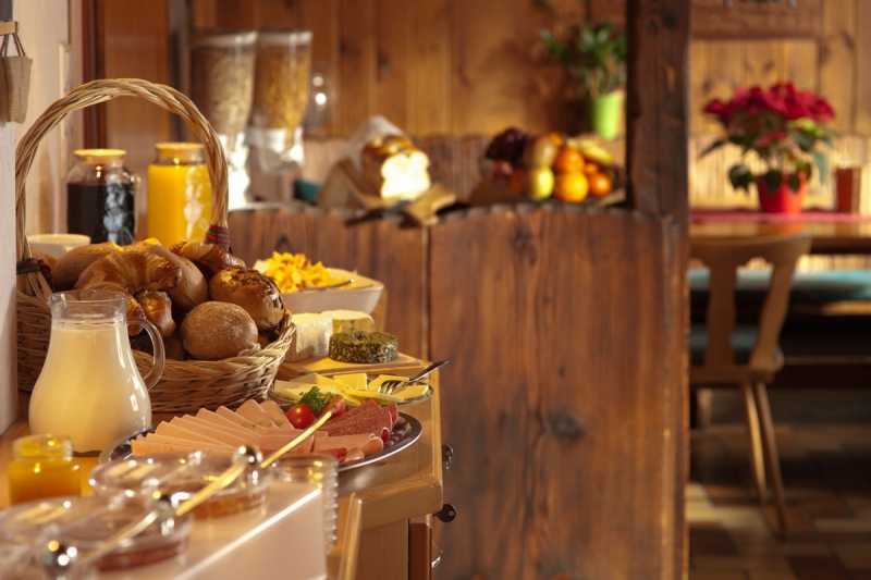 boulangerie-LES MUJOULS-min_breakfast_buffet_food_restaurant_meal_hotel_plate_fresh-718745